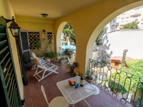 Elena's Apt with Lodge, near the Center Florence